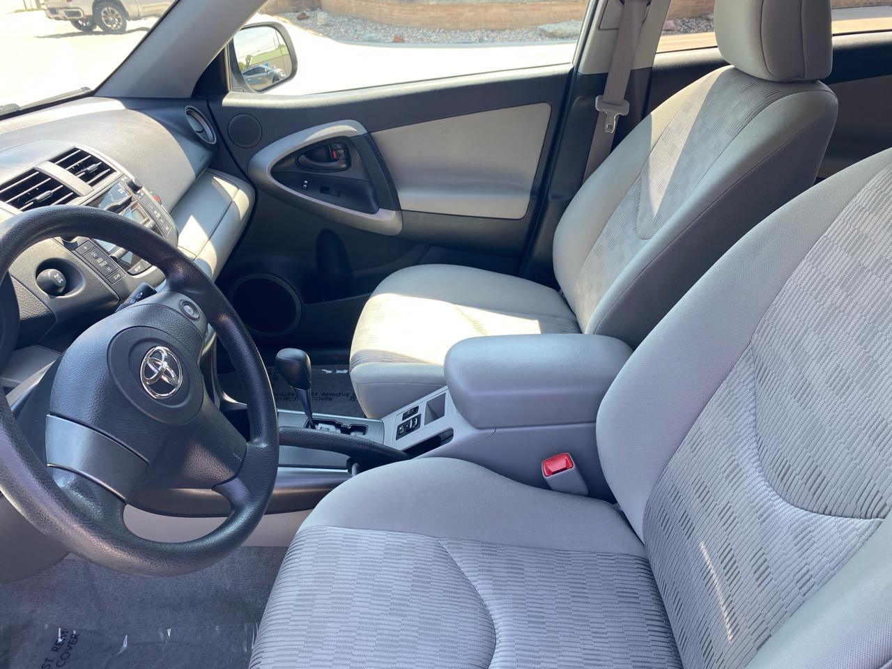 Toyota RAV4 Base V6 4WD 2010