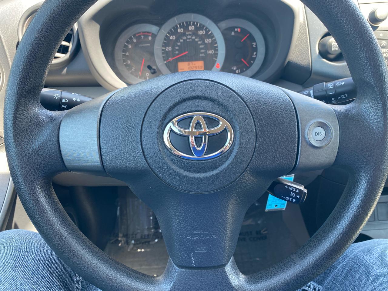 Toyota RAV4 Base V6 4WD 2010
