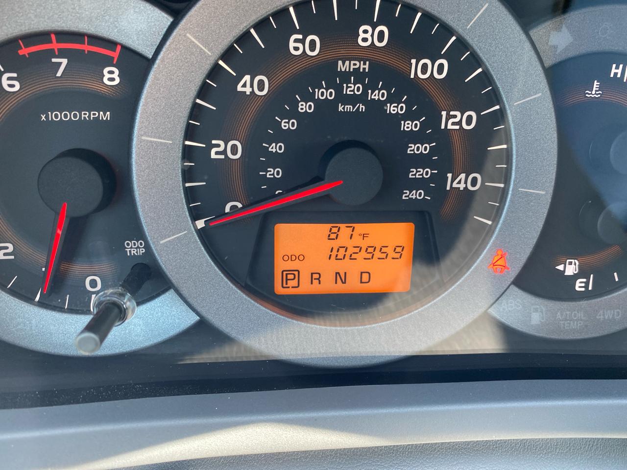 Toyota RAV4 Base V6 4WD 2010