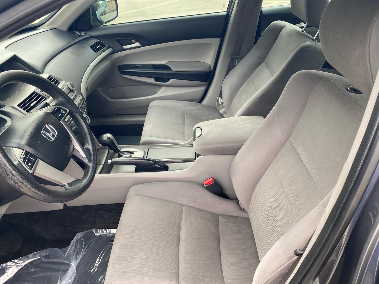 Honda Accord LX sedan AT 2012