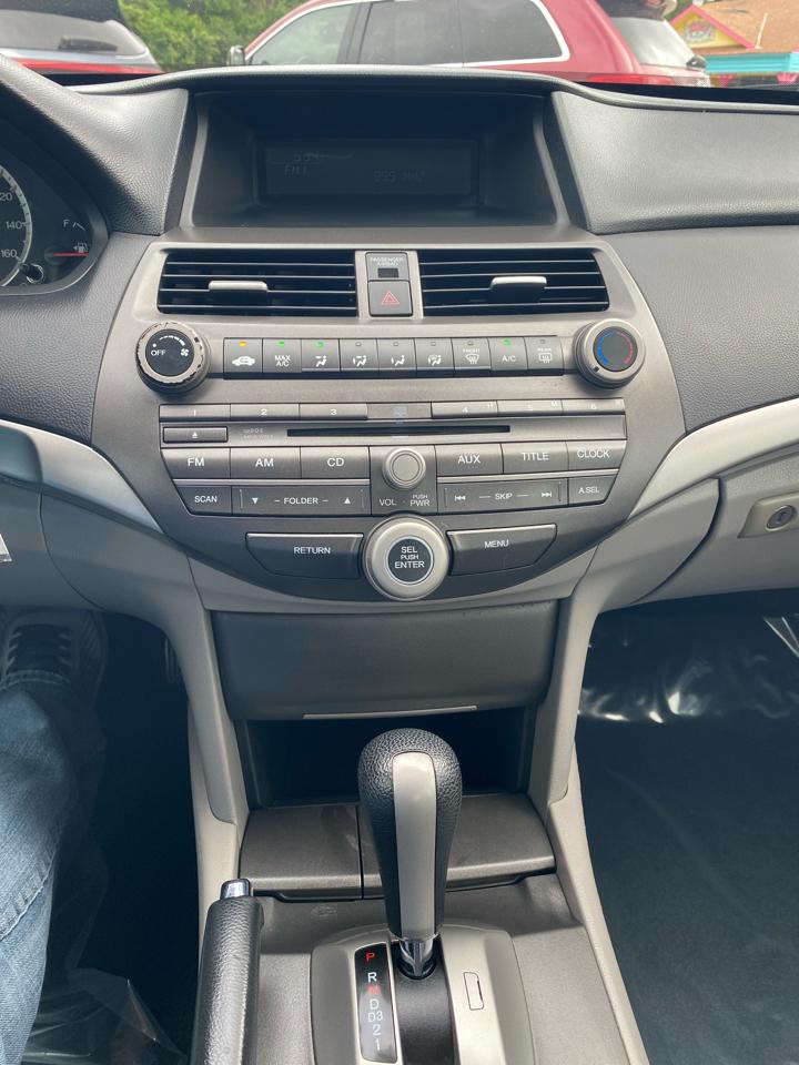 Honda Accord LX sedan AT 2012