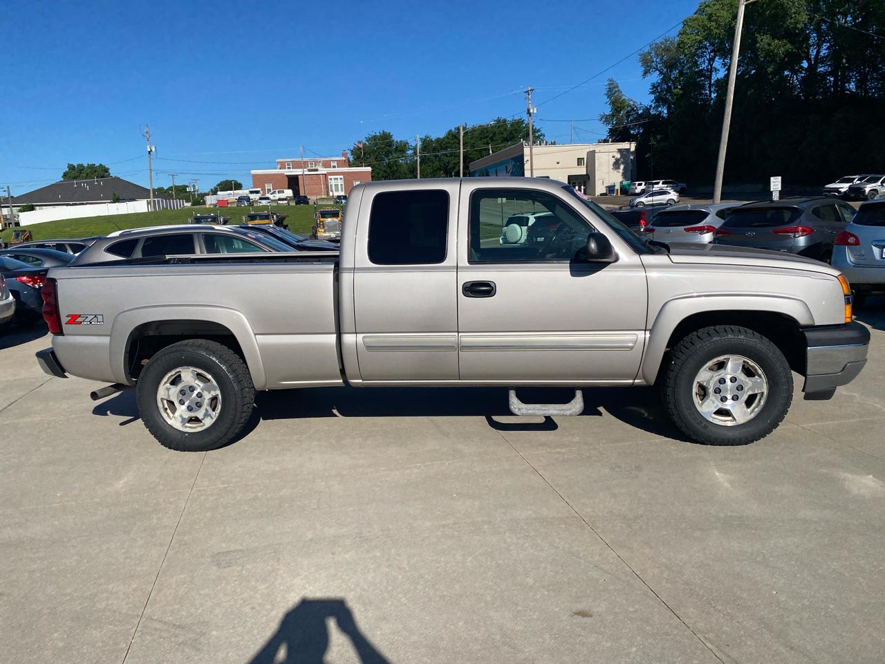 Chevrolet Silverado 1500 4dr Ext Cab 157.5" WB 4WD LS 2005