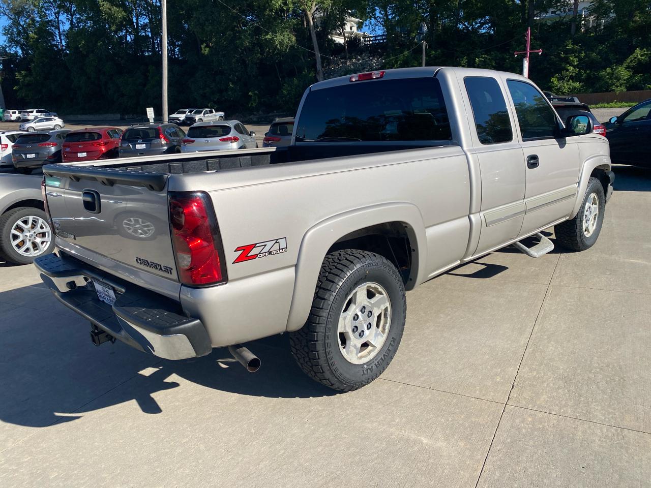 Chevrolet Silverado 1500 4dr Ext Cab 157.5" WB 4WD LS 2005