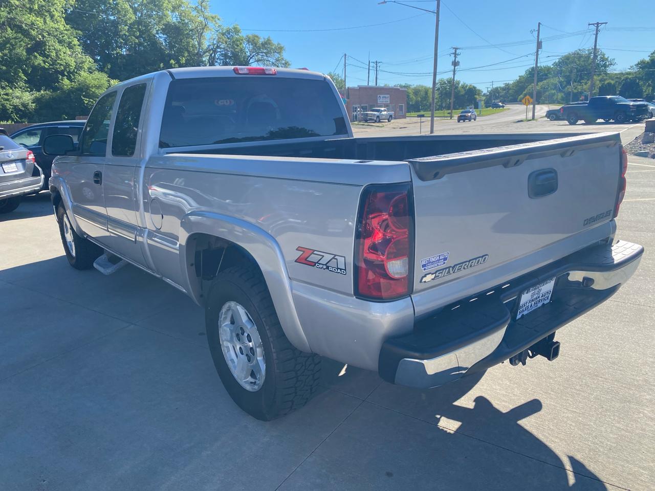 Chevrolet Silverado 1500 4dr Ext Cab 157.5" WB 4WD LS 2005