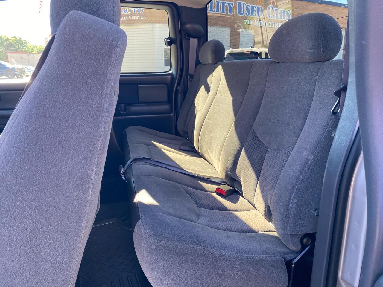 Chevrolet Silverado 1500 4dr Ext Cab 157.5" WB 4WD LS 2005