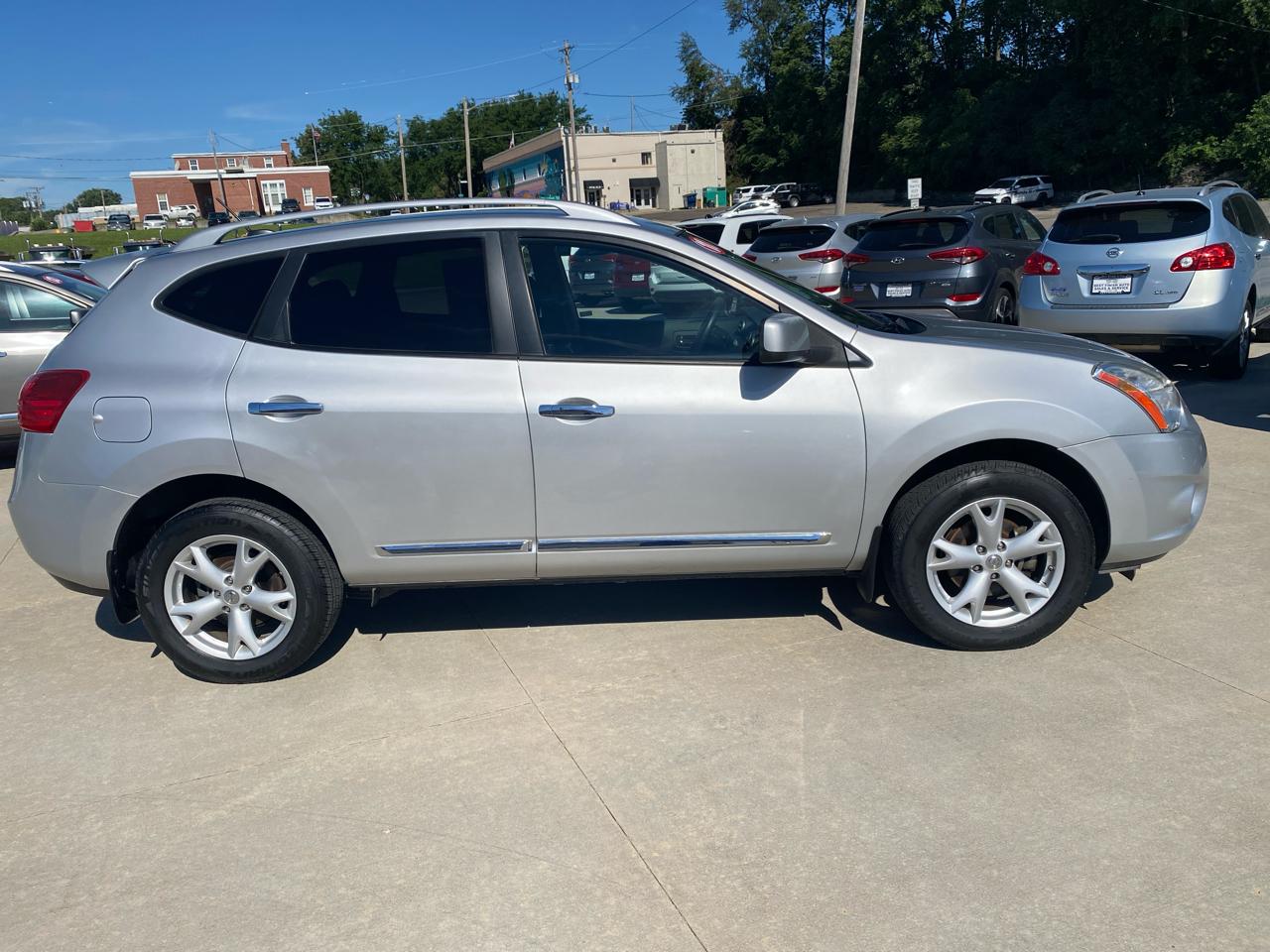 Nissan Rogue S FWD Krom Edition 2011