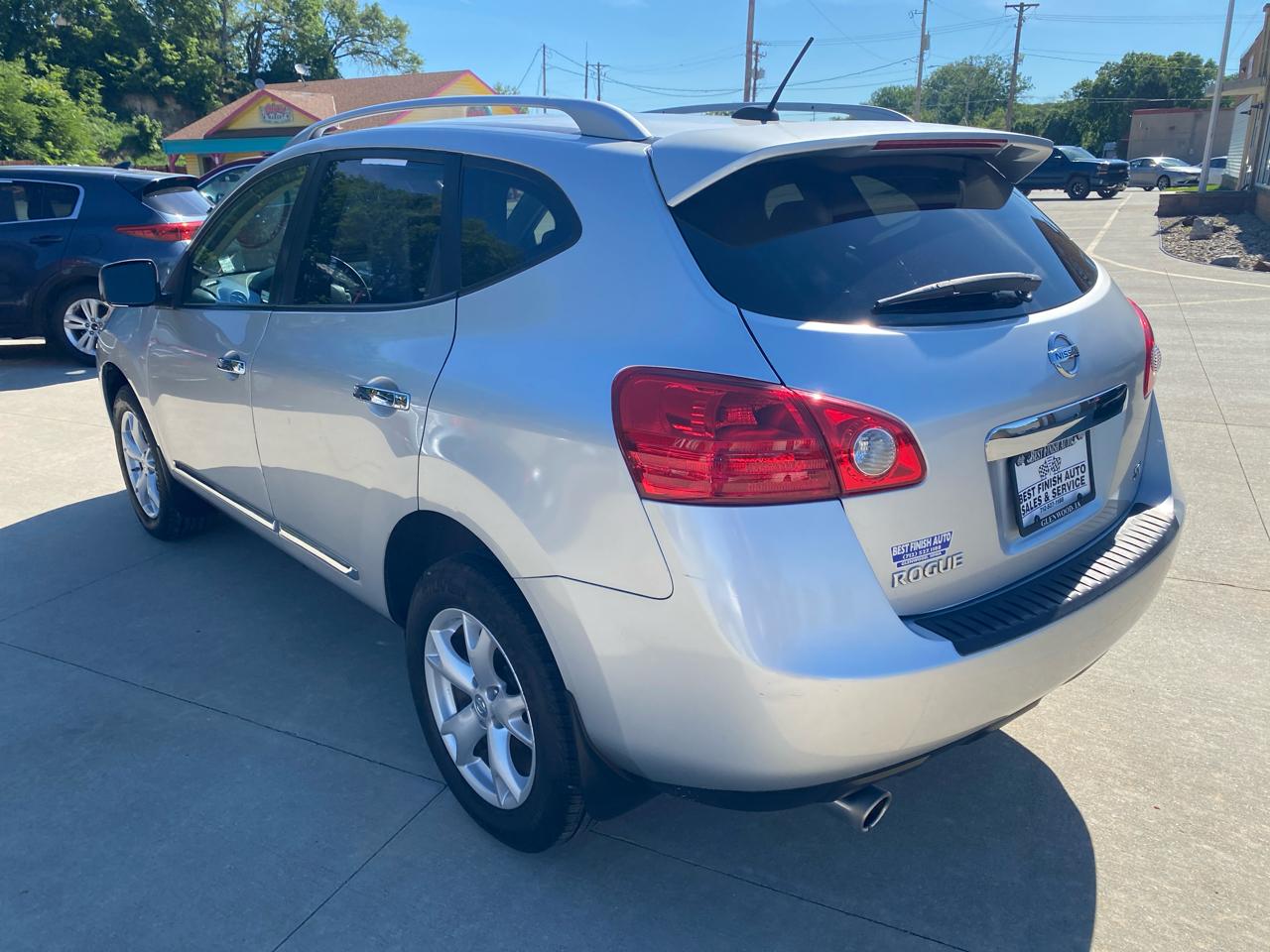 Nissan Rogue S FWD Krom Edition 2011