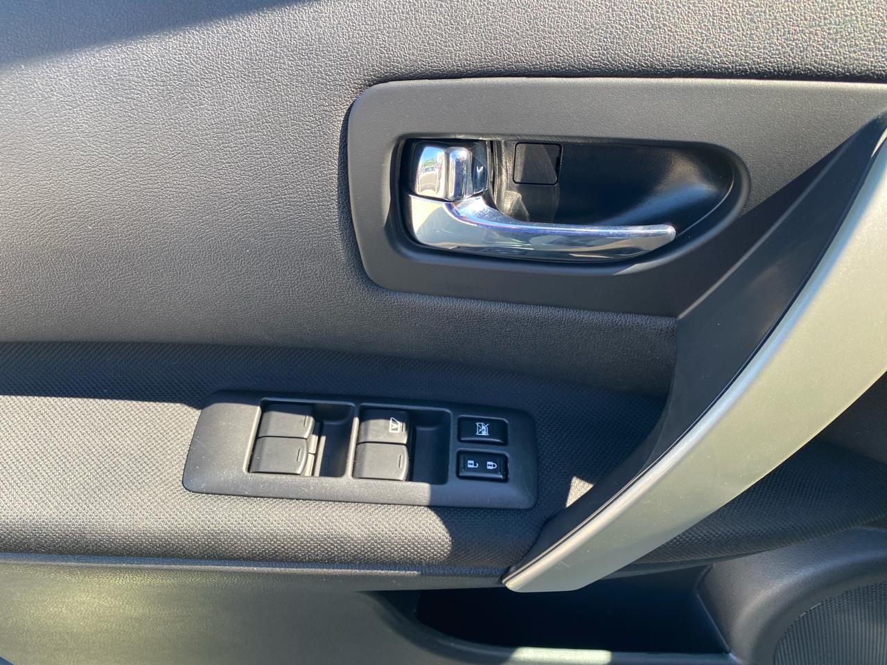 Nissan Rogue S FWD Krom Edition 2011