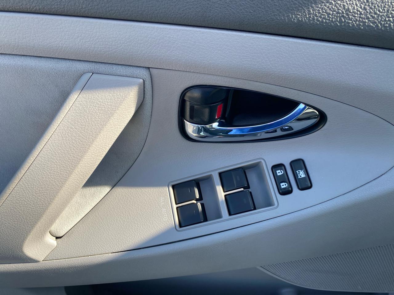 Toyota Camry Base 6-Spd AT 2011