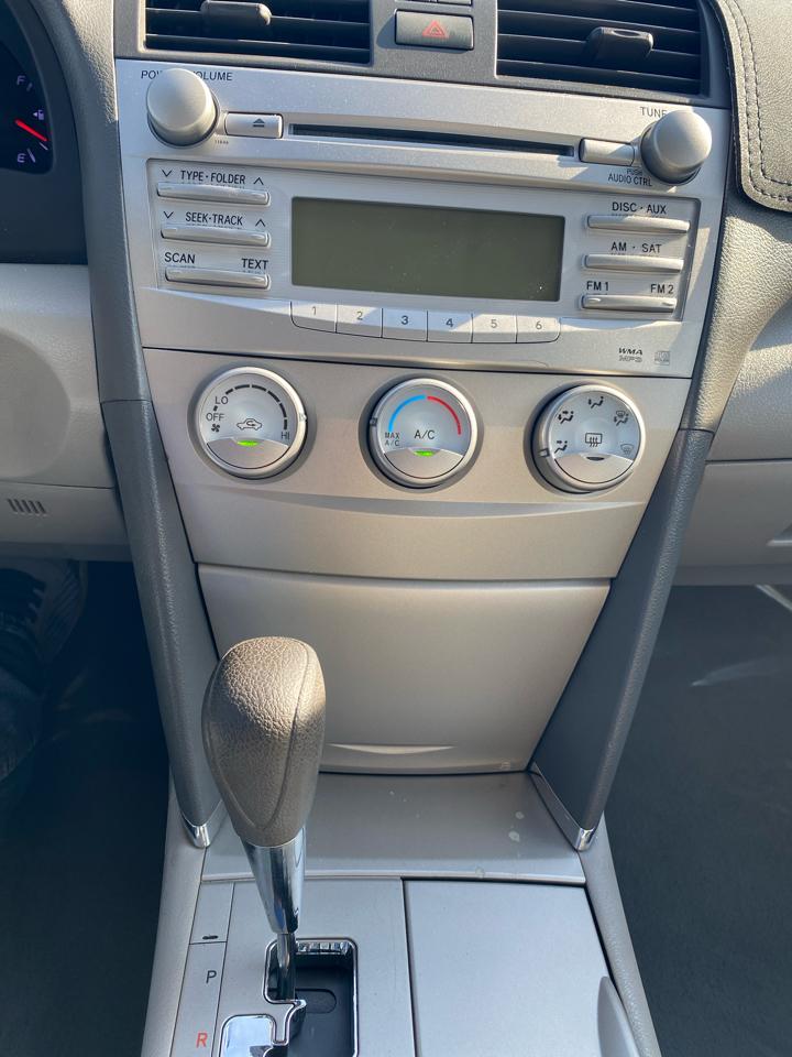Toyota Camry Base 6-Spd AT 2011