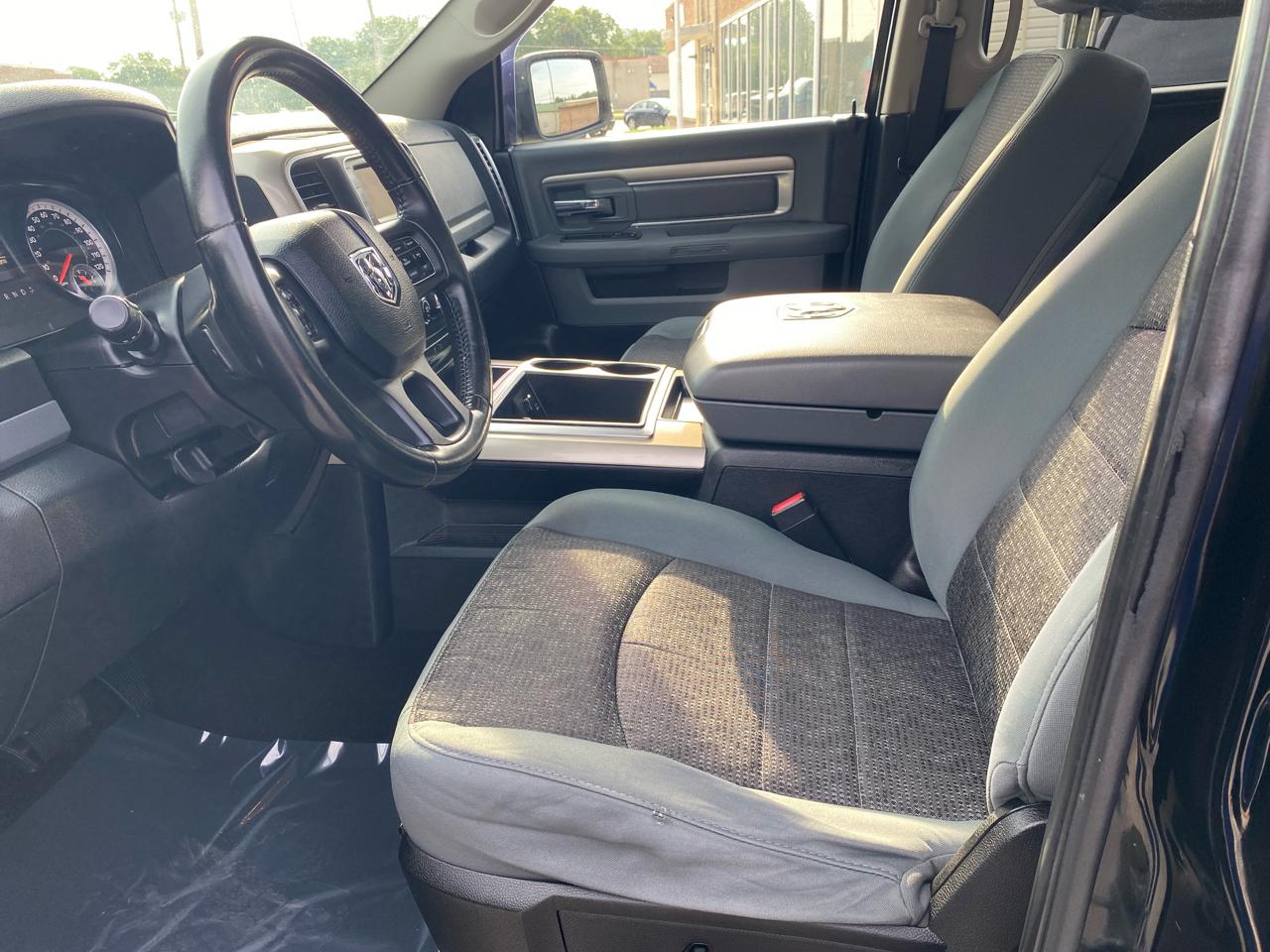RAM 1500 4WD Quad Cab 140.5" Big Horn 2014