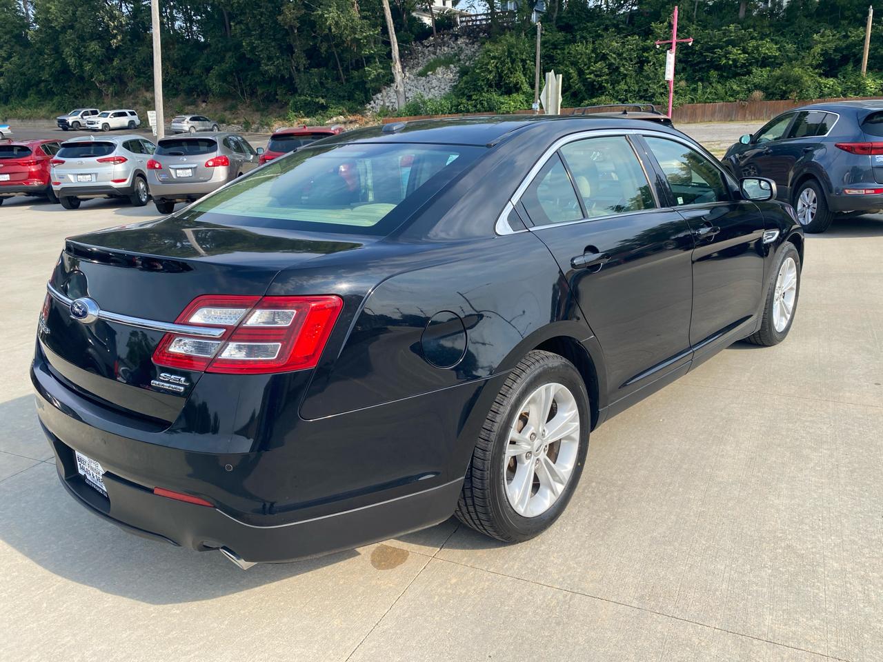 Ford Taurus SEL FWD 2016