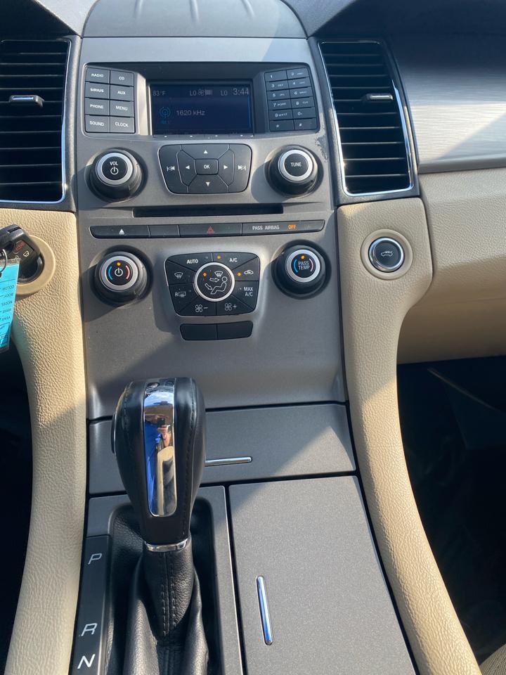 Ford Taurus SEL FWD 2016