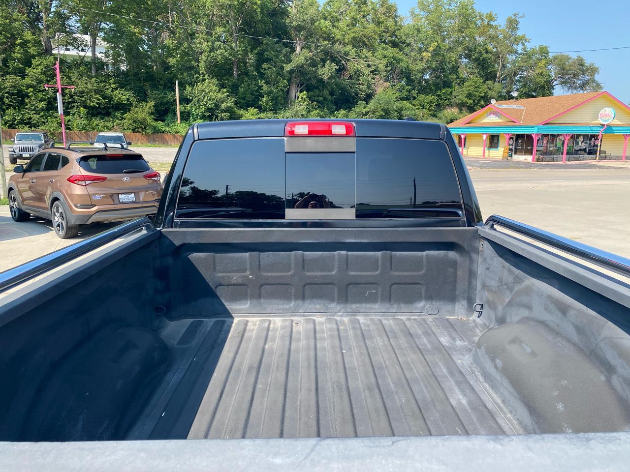 RAM 1500 4WD Quad Cab 140.5" Laramie 2010