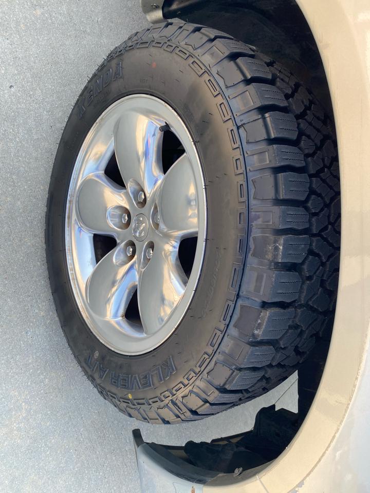 RAM 1500 4WD Quad Cab 140.5" Laramie 2010