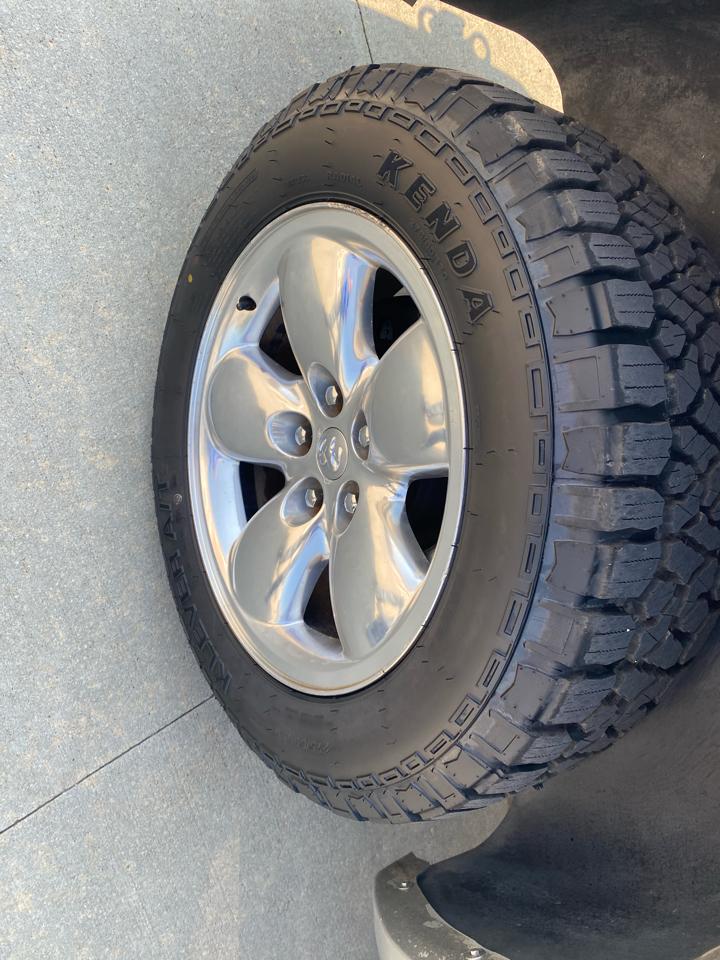 RAM 1500 4WD Quad Cab 140.5" Laramie 2010