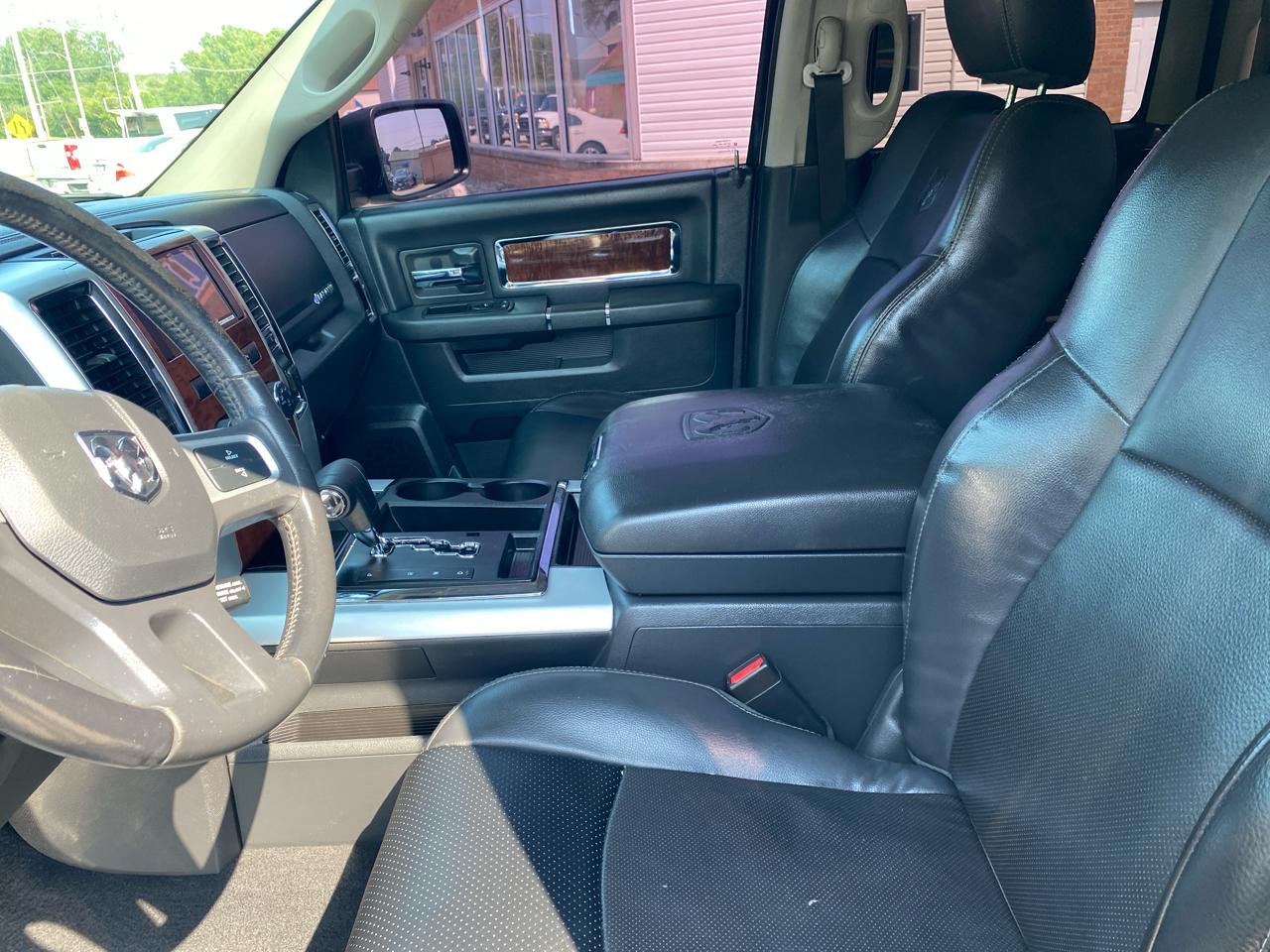 RAM 1500 4WD Quad Cab 140.5" Laramie 2010