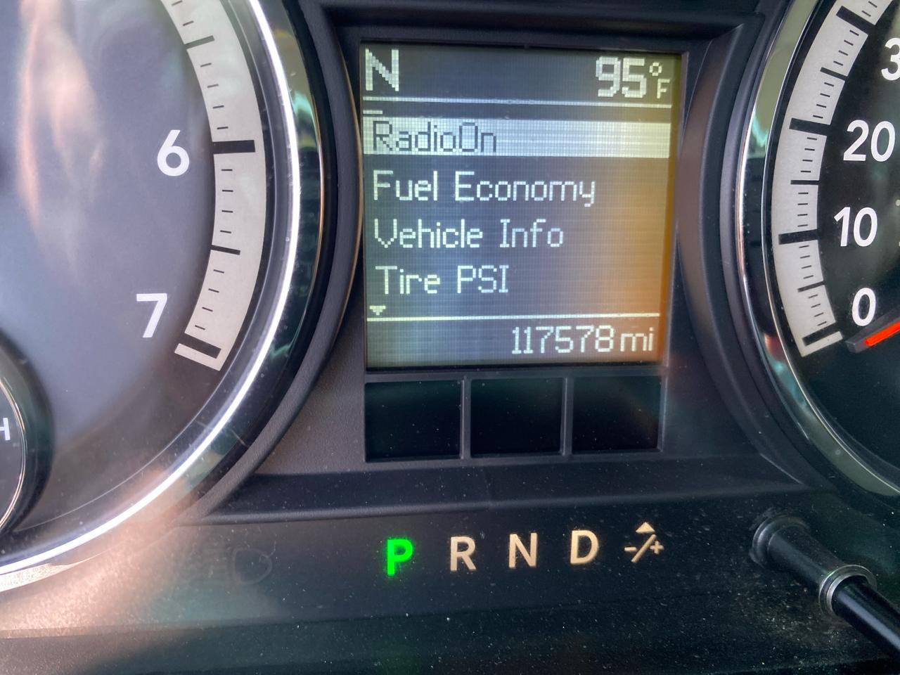 RAM 1500 4WD Quad Cab 140.5" Laramie 2010