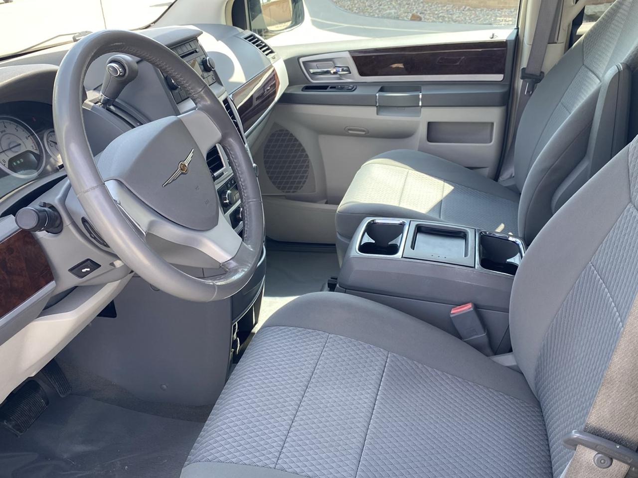 Chrysler Town & Country Touring 2010