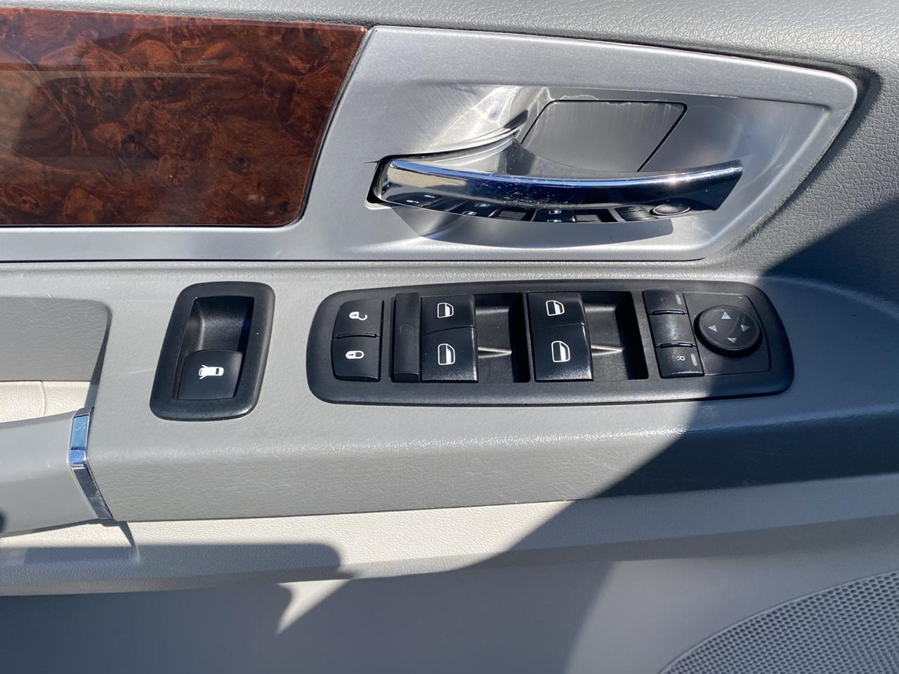 Chrysler Town & Country Touring 2010