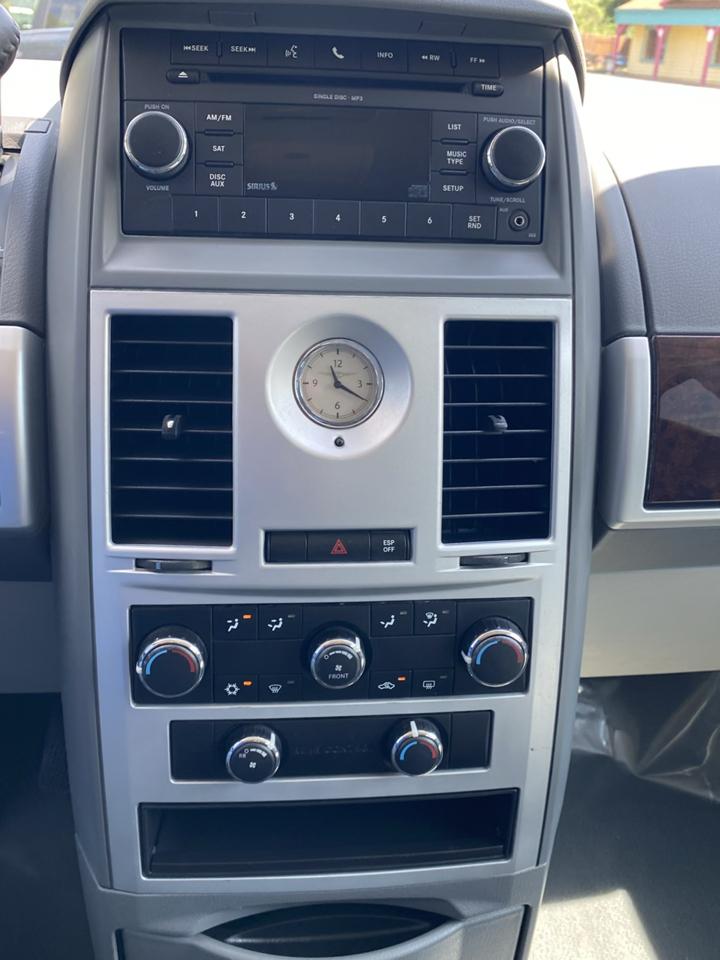 Chrysler Town & Country Touring 2010
