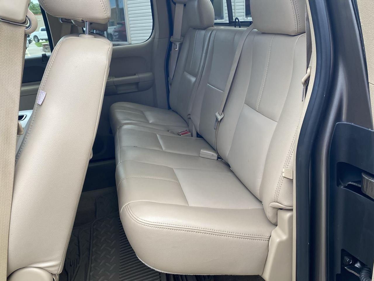Chevrolet Silverado 1500 4dr Ext Cab 157.5" WB 4WD LT 2013