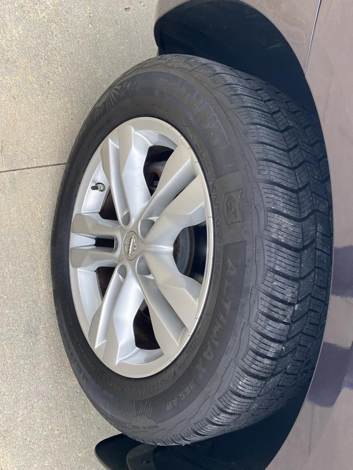 Nissan Rogue S AWD 2013