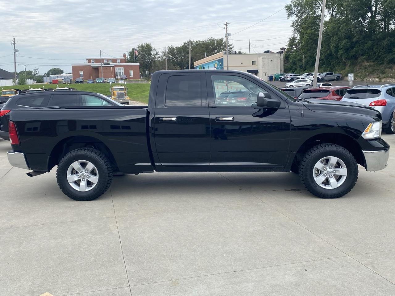 RAM 1500 4WD Quad Cab 140.5" SLT 2014