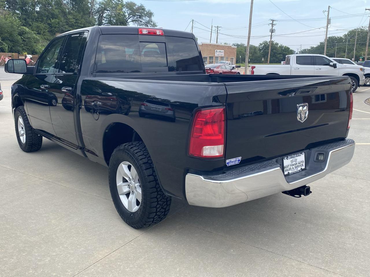 RAM 1500 4WD Quad Cab 140.5" SLT 2014