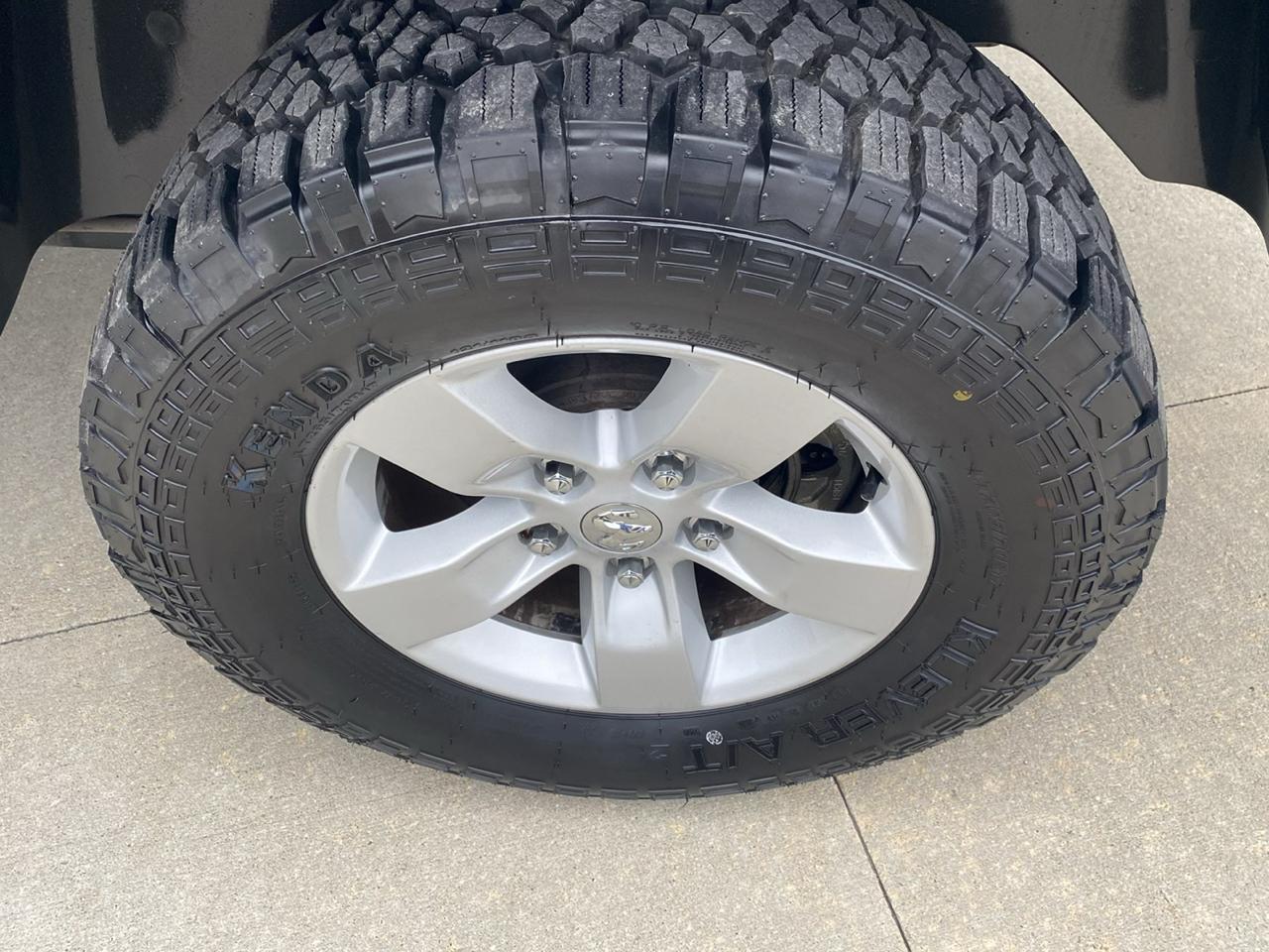 RAM 1500 4WD Quad Cab 140.5" SLT 2014