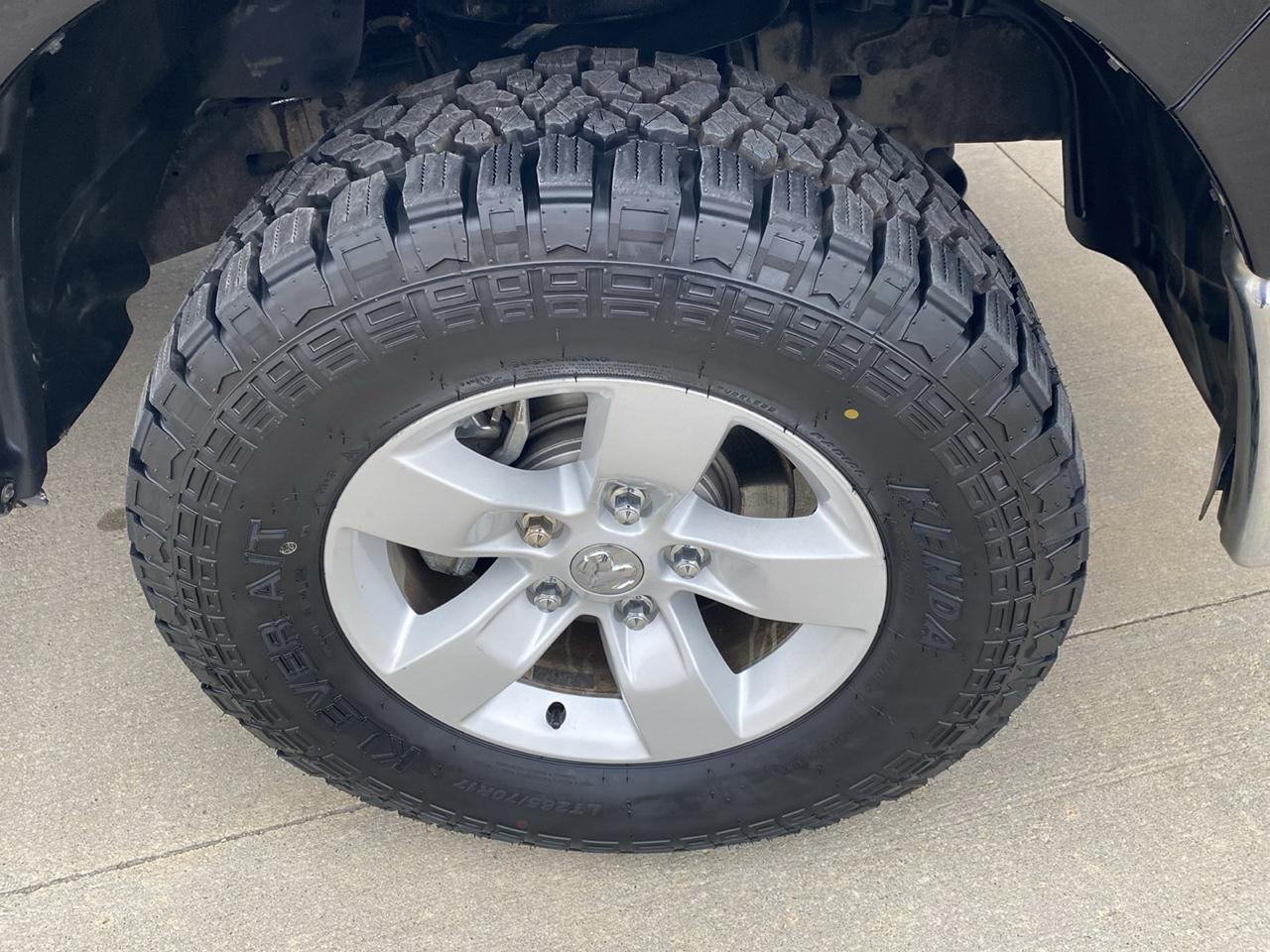 RAM 1500 4WD Quad Cab 140.5" SLT 2014