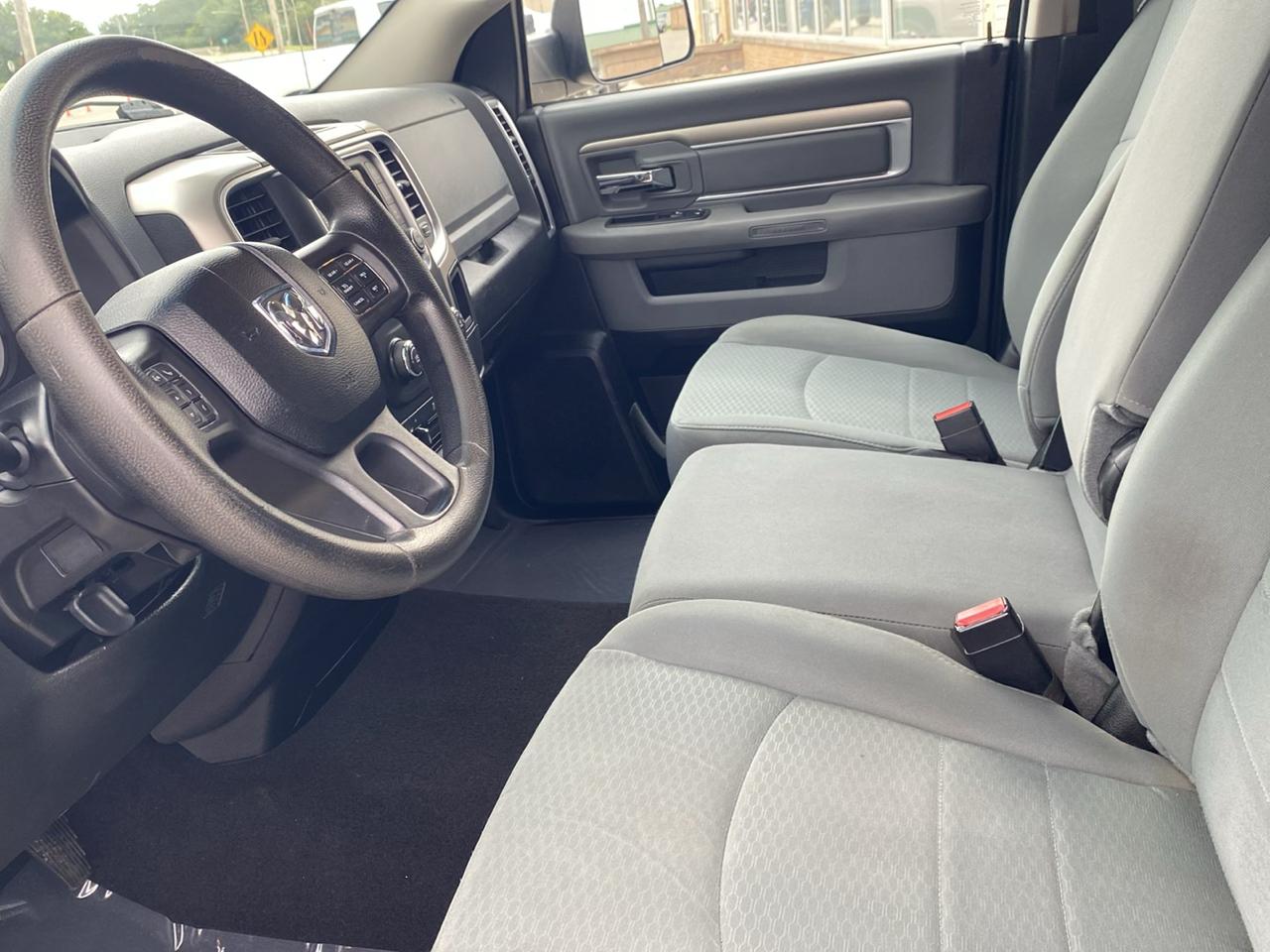 RAM 1500 4WD Quad Cab 140.5" SLT 2014