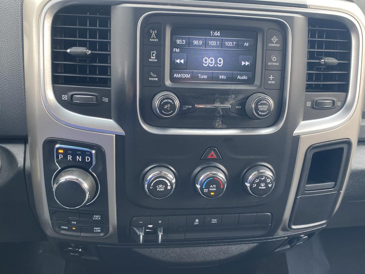 RAM 1500 4WD Quad Cab 140.5" SLT 2014