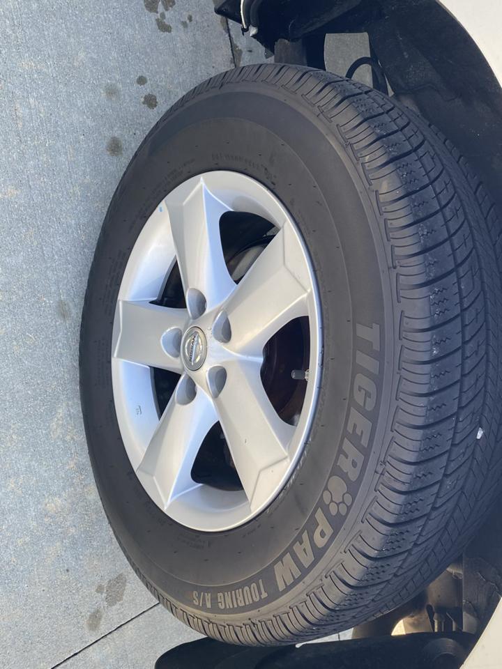 Nissan Rogue S FWD Krom Edition 2012