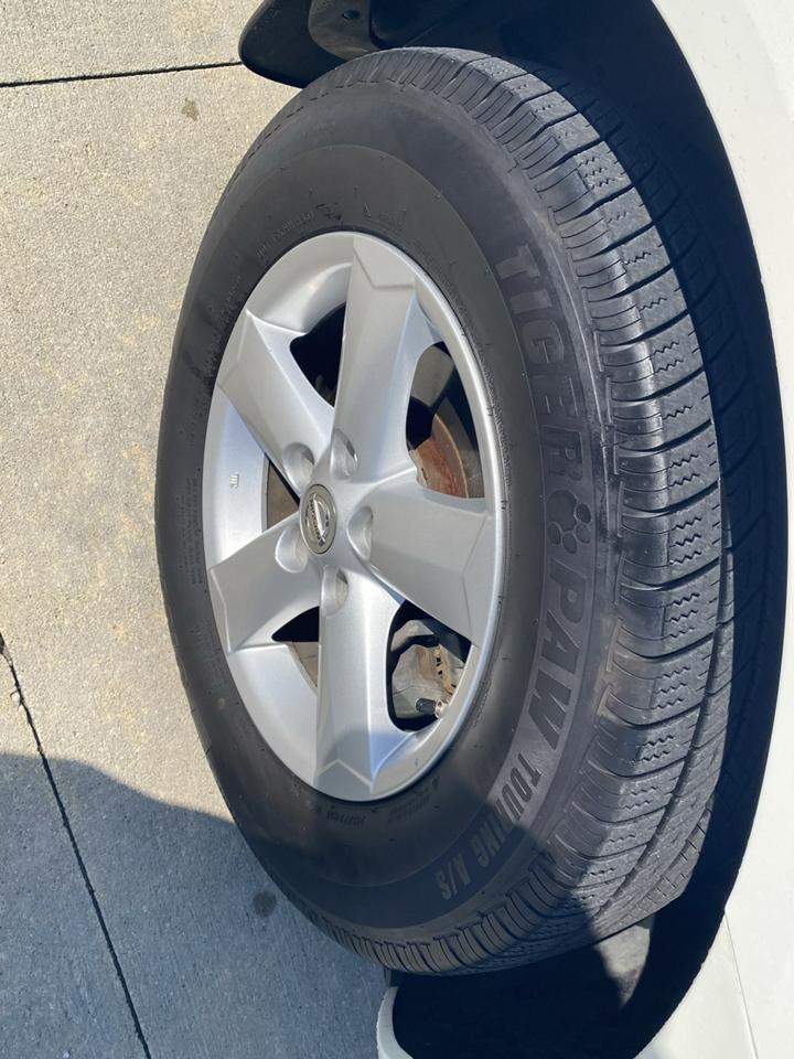 Nissan Rogue S FWD Krom Edition 2012