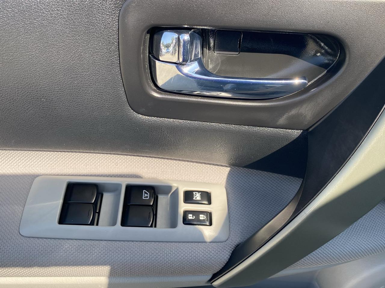 Nissan Rogue S FWD Krom Edition 2012