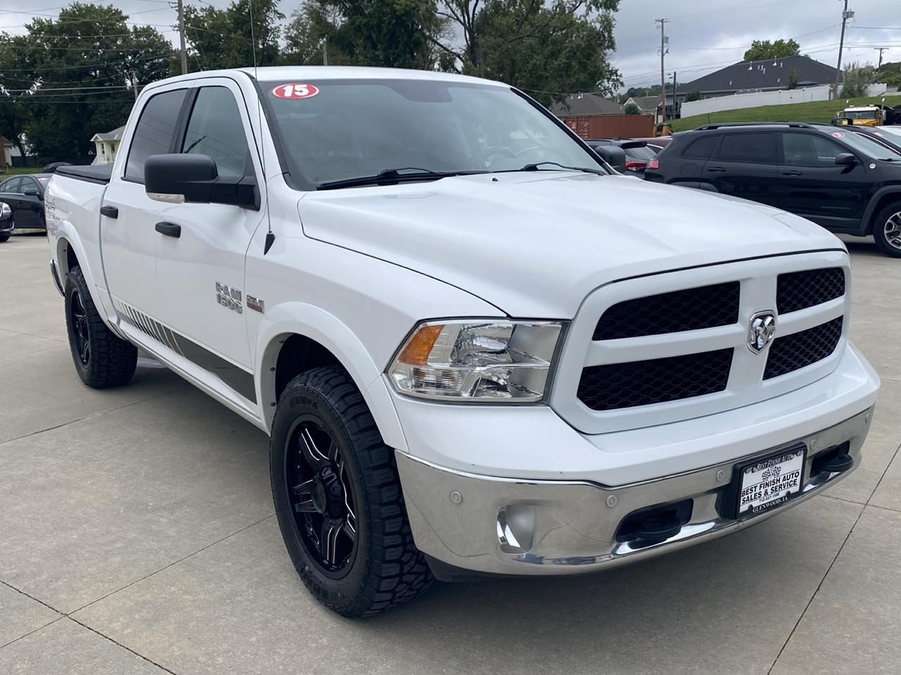 RAM 1500 4WD Crew Cab 140.5" SLT 2015