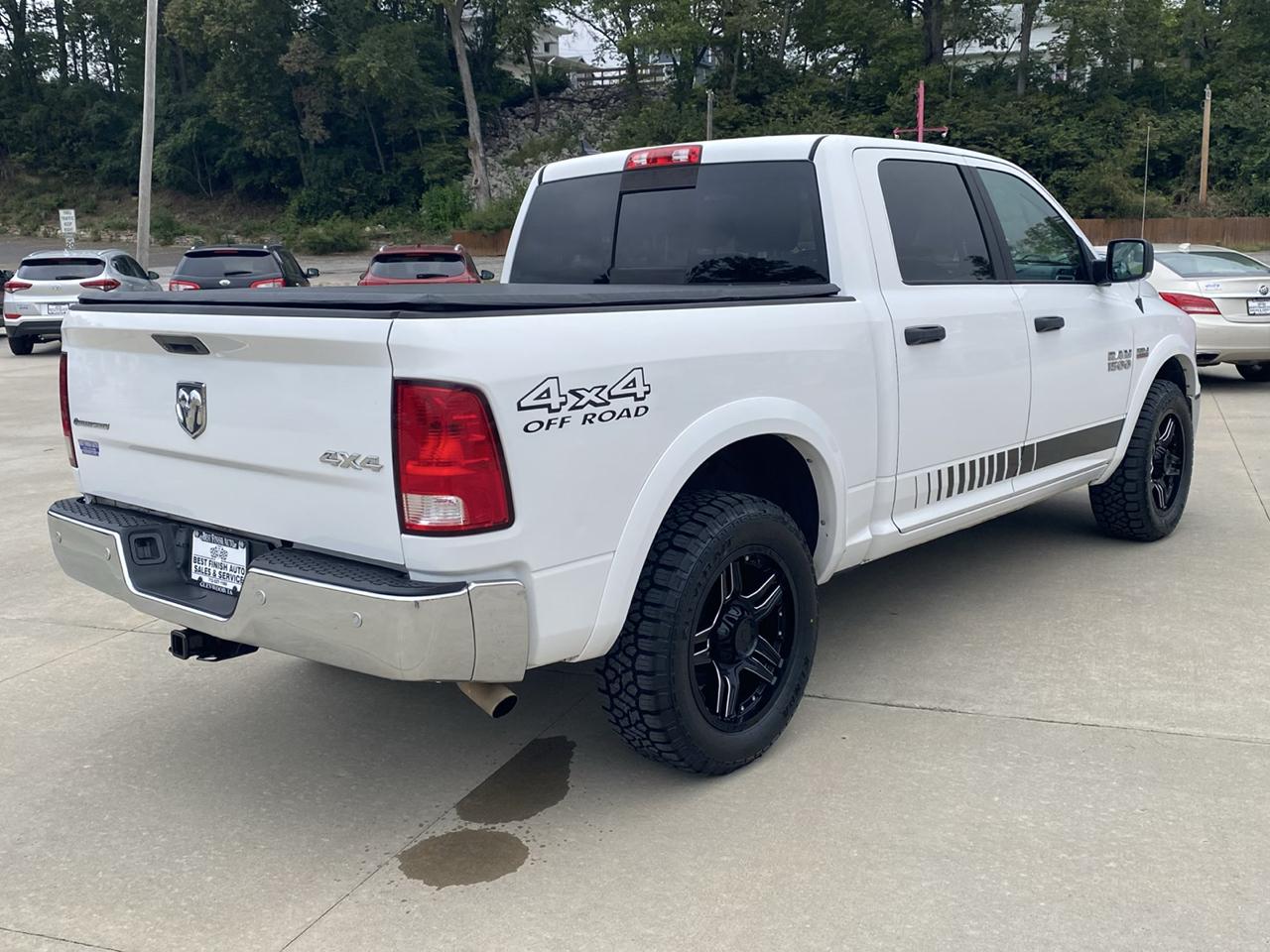 RAM 1500 4WD Crew Cab 140.5" SLT 2015