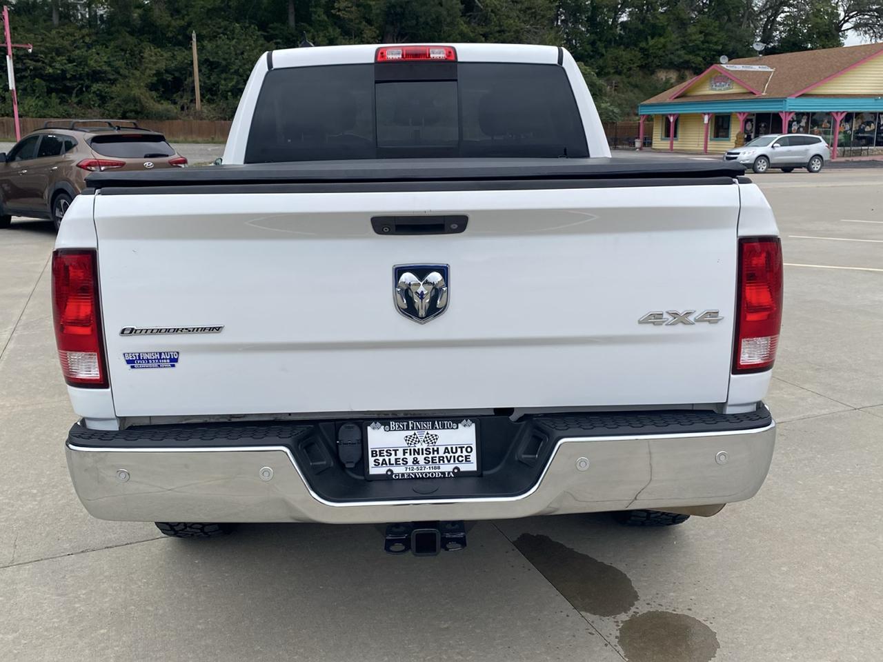 RAM 1500 4WD Crew Cab 140.5" SLT 2015