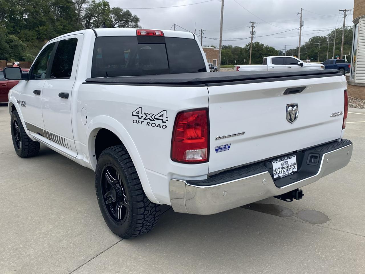 RAM 1500 4WD Crew Cab 140.5" SLT 2015