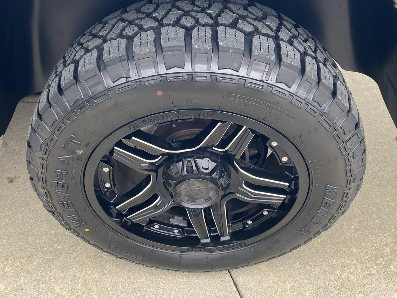 RAM 1500 4WD Crew Cab 140.5" SLT 2015