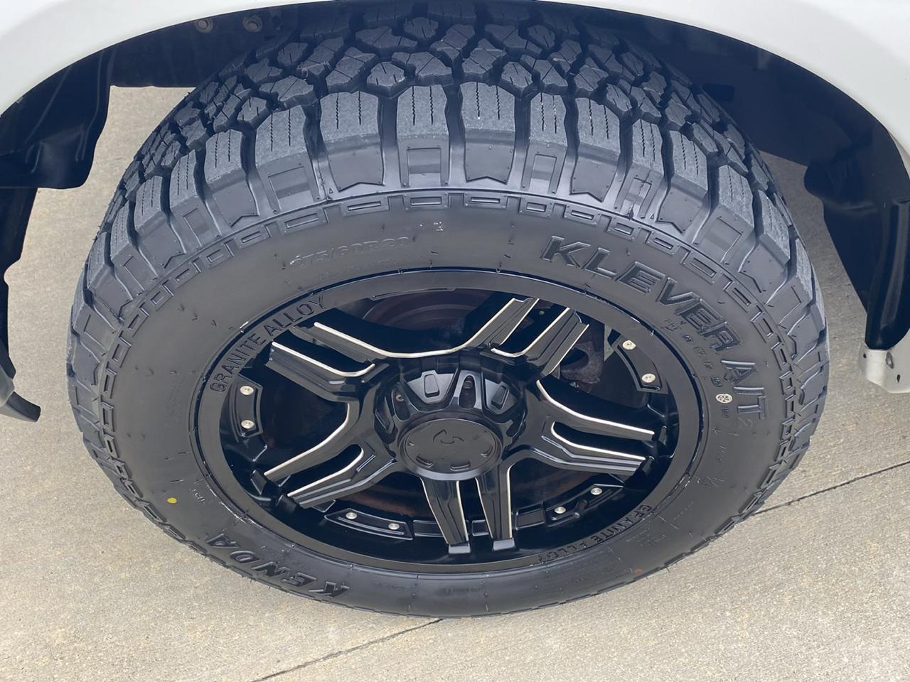 RAM 1500 4WD Crew Cab 140.5" SLT 2015