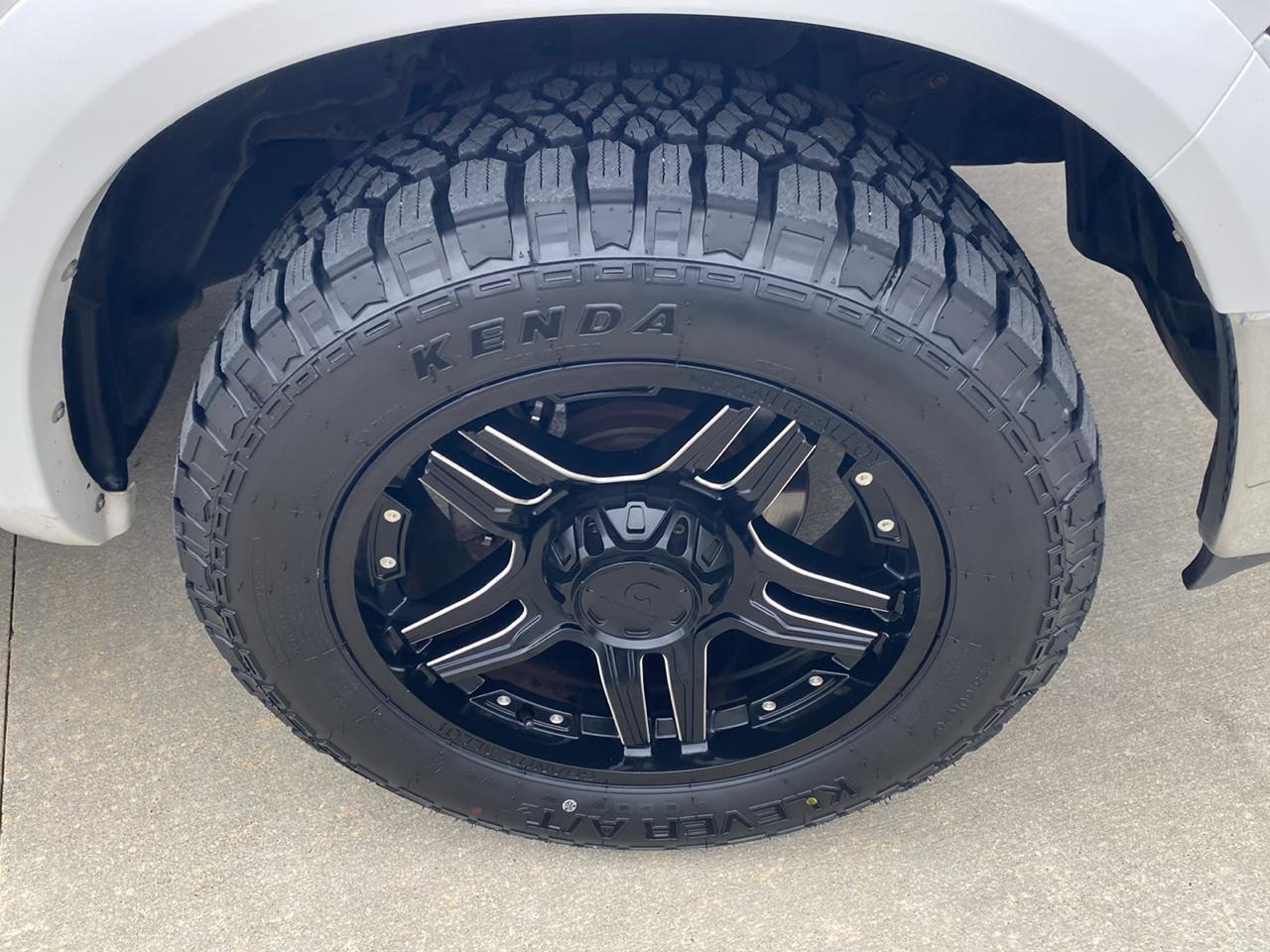 RAM 1500 4WD Crew Cab 140.5" SLT 2015