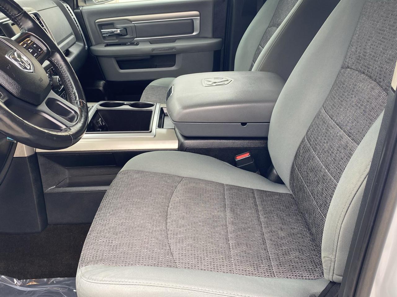 RAM 1500 4WD Crew Cab 140.5" SLT 2015