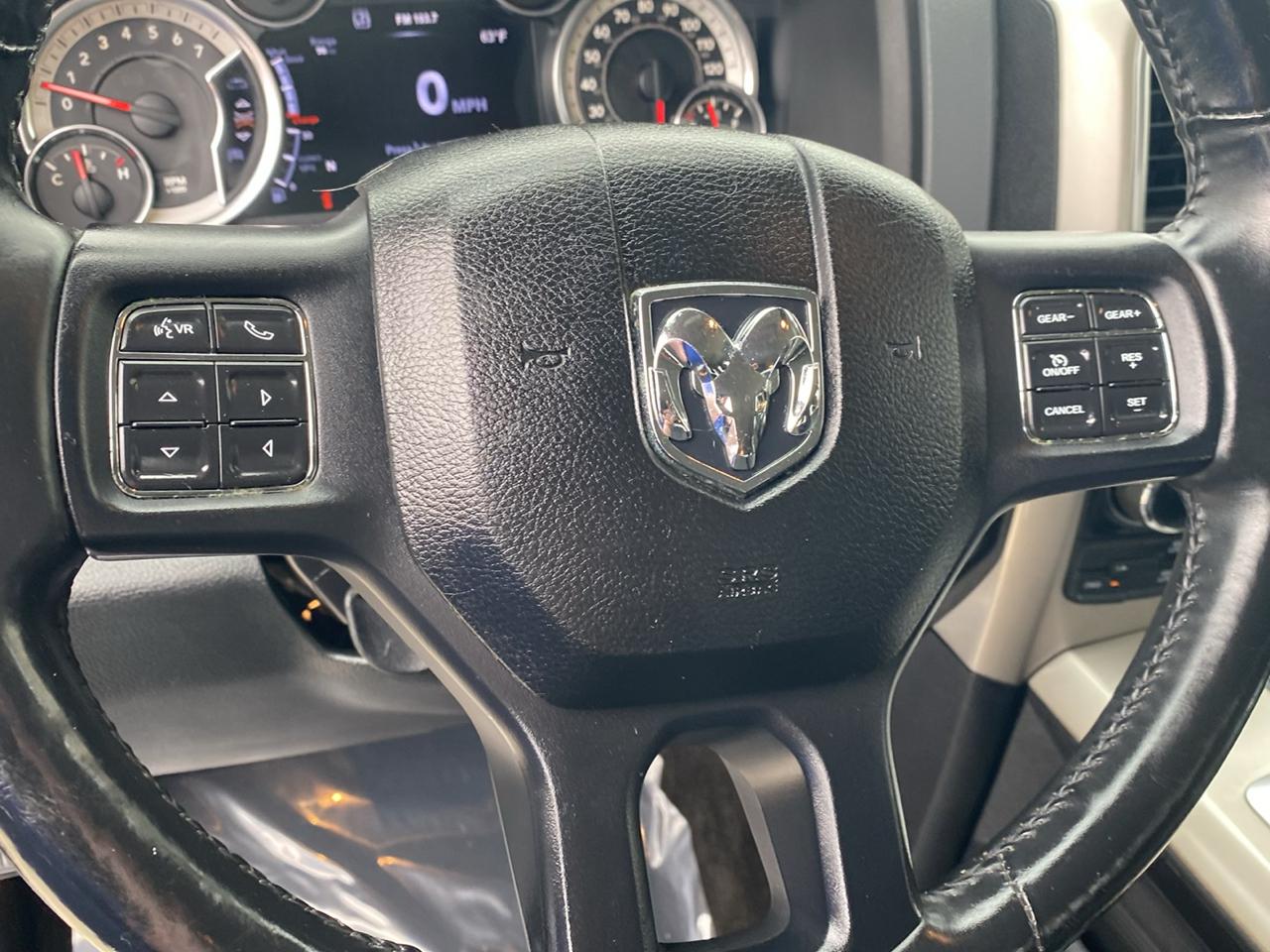 RAM 1500 4WD Crew Cab 140.5" SLT 2015