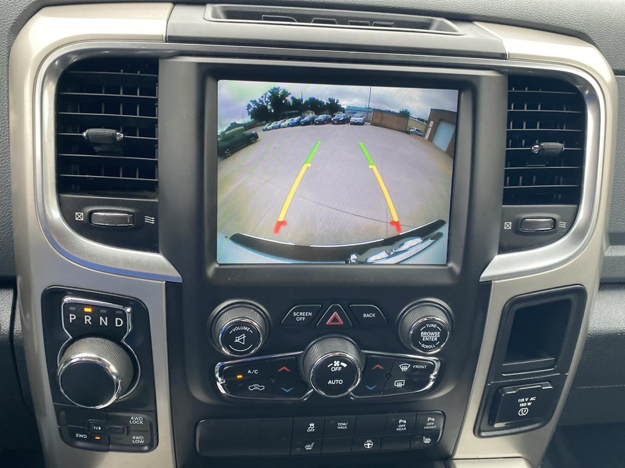 RAM 1500 4WD Crew Cab 140.5" SLT 2015