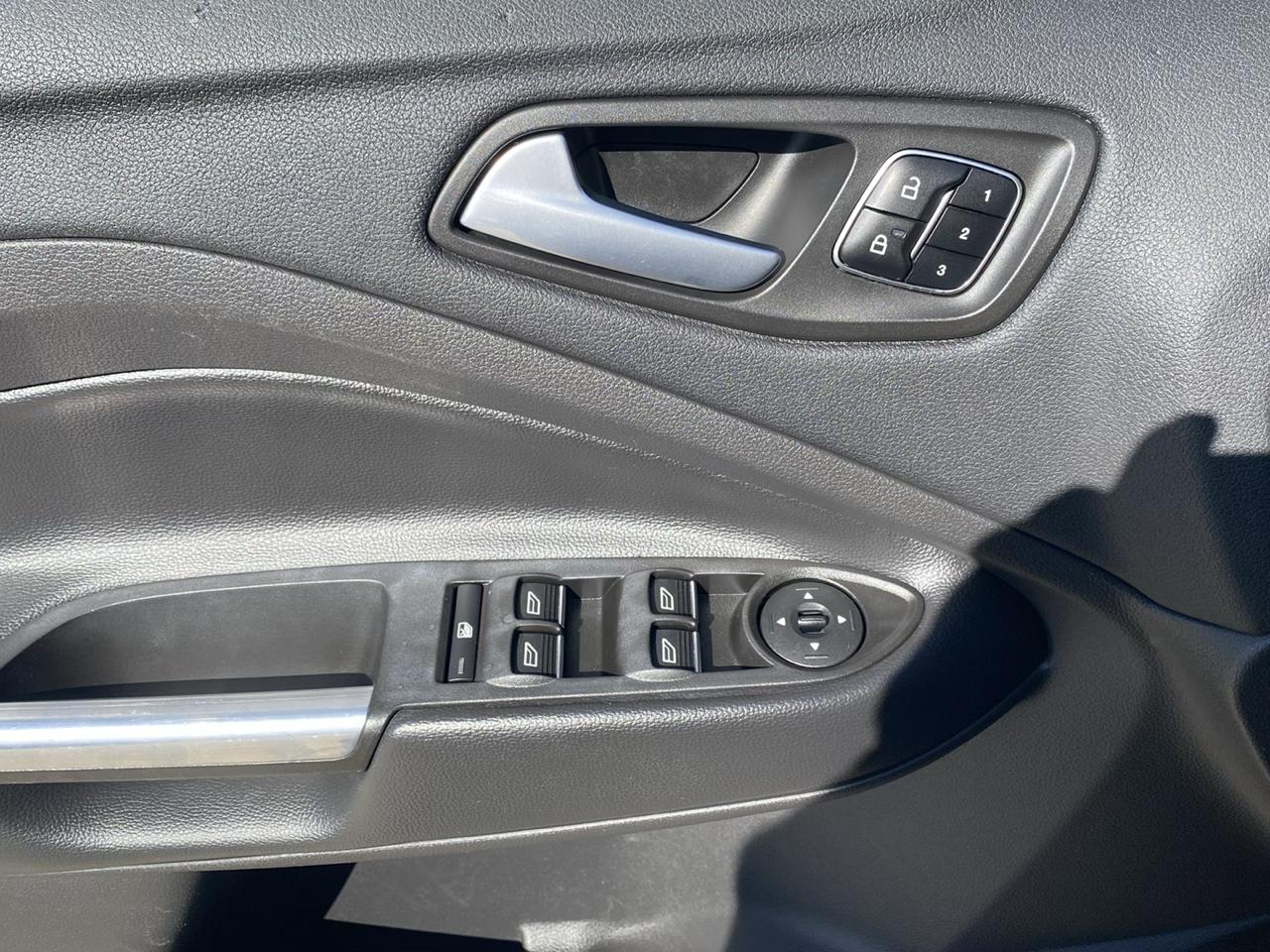 Ford Escape Titanium 4WD 2017