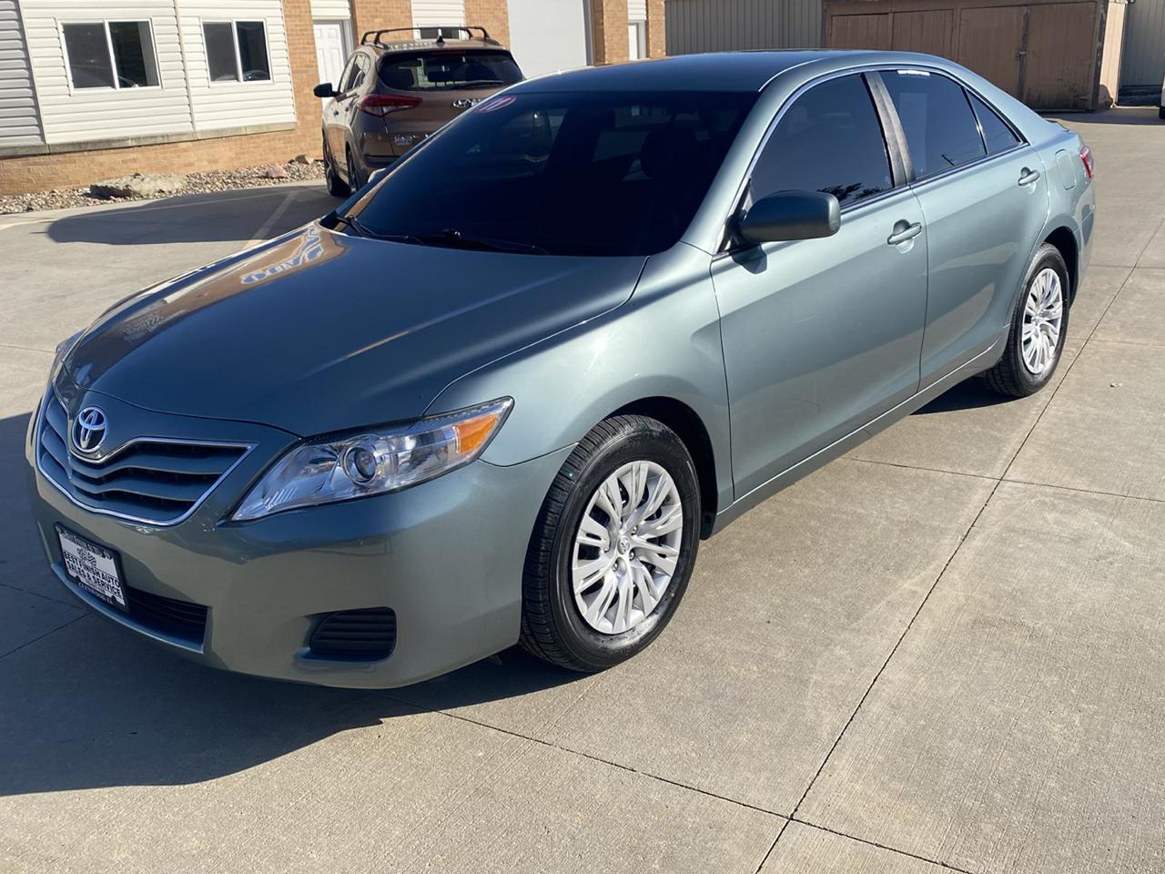Toyota Camry Base 6-Spd AT 2011
