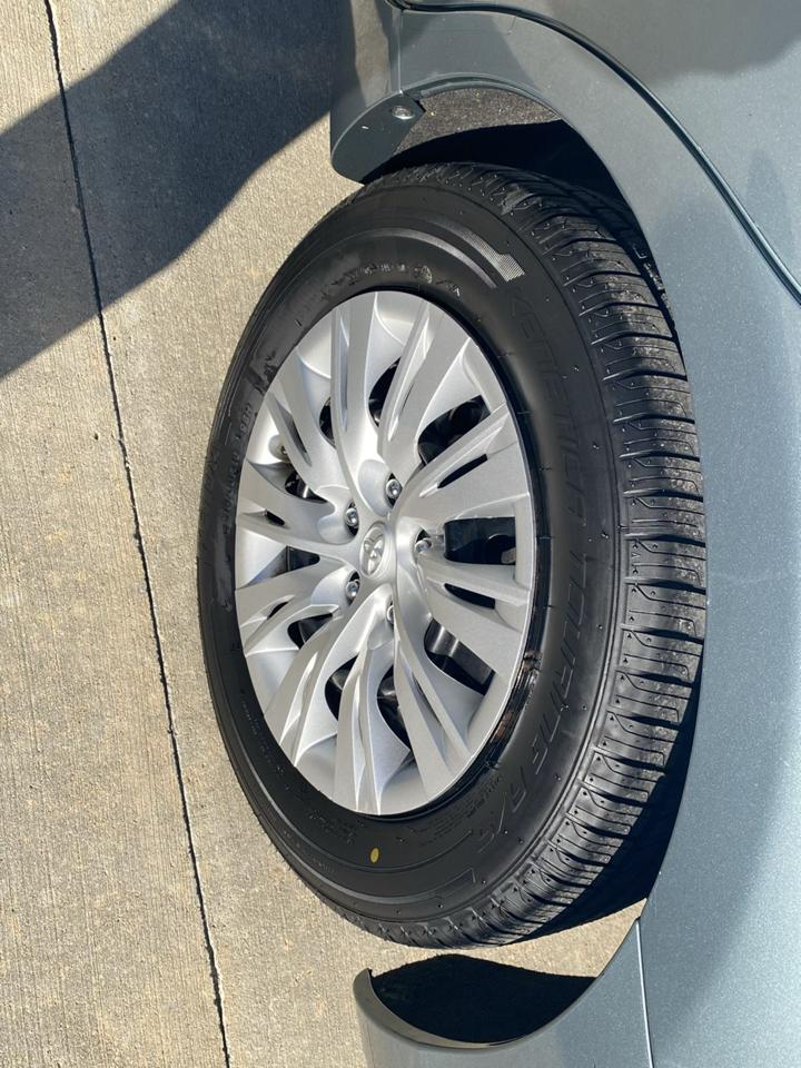 Toyota Camry Base 6-Spd AT 2011
