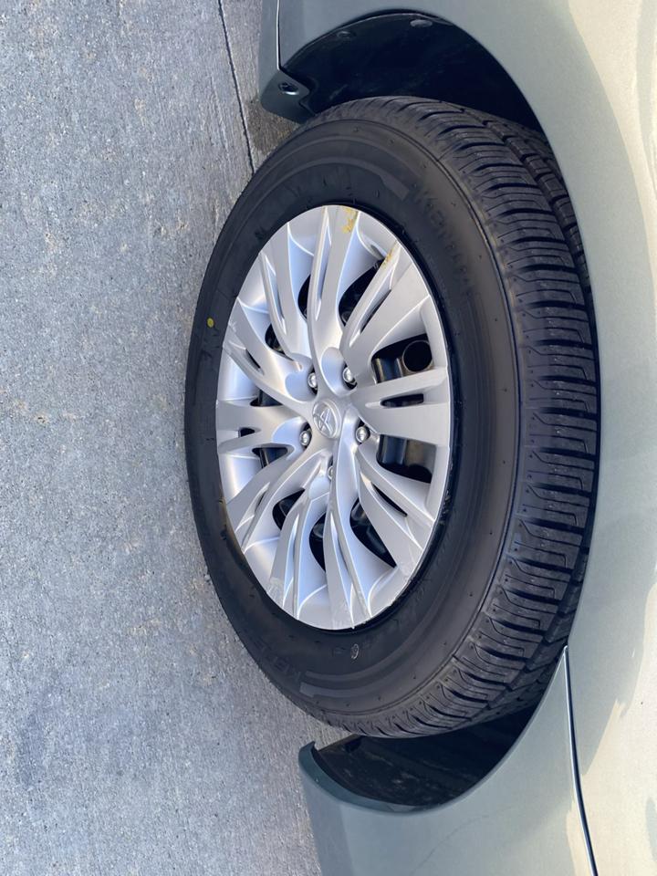 Toyota Camry Base 6-Spd AT 2011